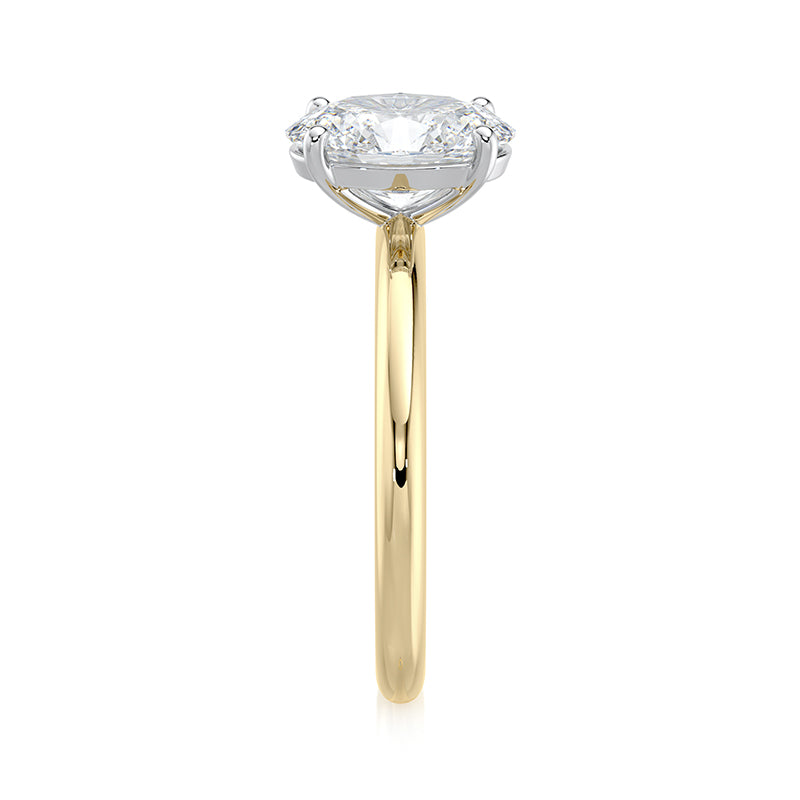 2 CT Oval E-VVS2 Lab Grown Diamond Engagement Ring Solitaire Ring